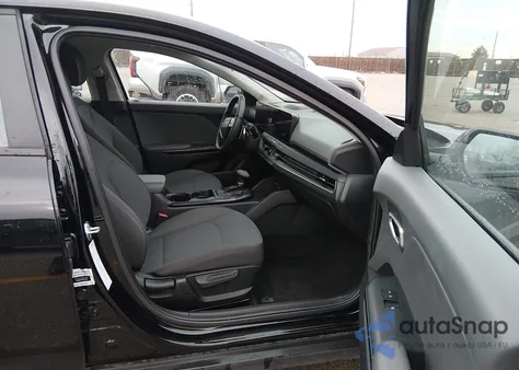 2025 Kia K4 Lxs z USA, uszkodzony, nr VIN 3KPFT4DEXSE039042